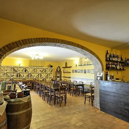 Apartament Vernazzano Basso Sleeps 3 Tuoro sul Trasimeno